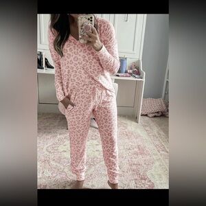 *Brand new* women’s leopard print loungewear set